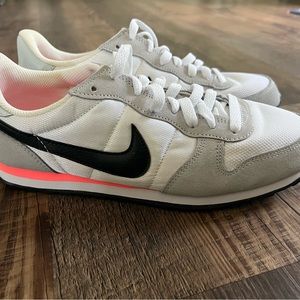 Nike Womens 8.5 Brand New Shoes
